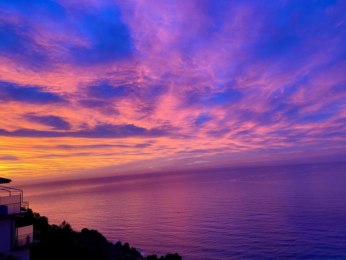 Kiss Of Sea - Balzi Rossi & Baia Beniamin Apartment เวนติมิญา ภายนอก รูปภาพ