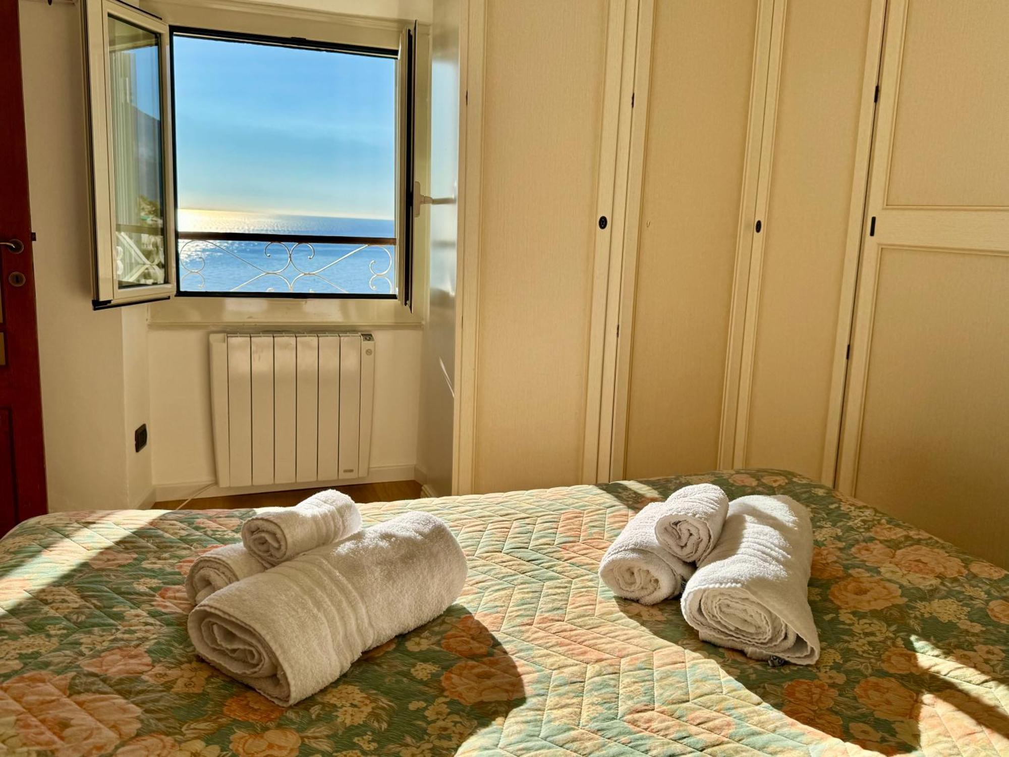 Kiss Of Sea - Balzi Rossi & Baia Beniamin Apartment เวนติมิญา ภายนอก รูปภาพ