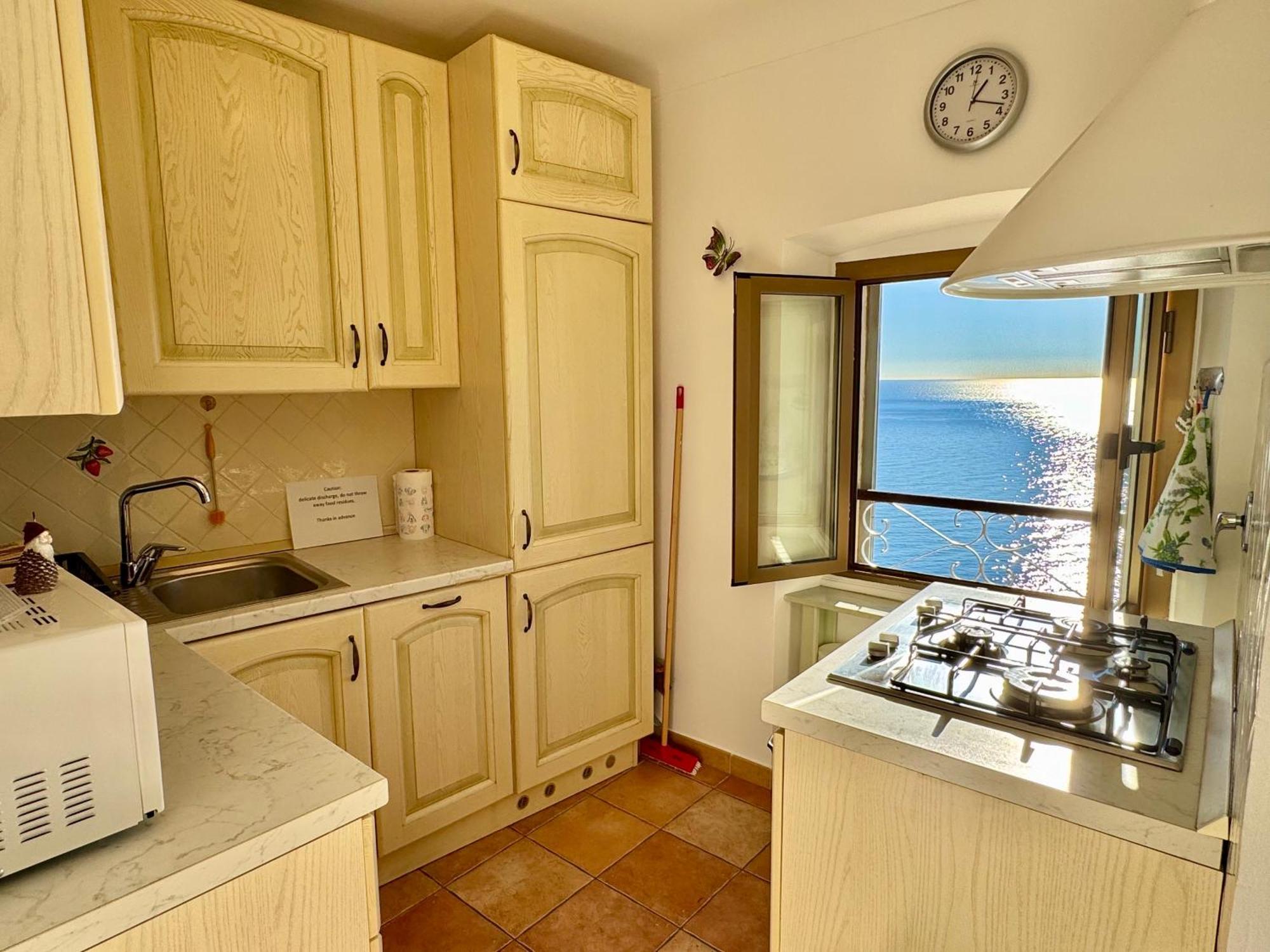 Kiss Of Sea - Balzi Rossi & Baia Beniamin Apartment เวนติมิญา ภายนอก รูปภาพ